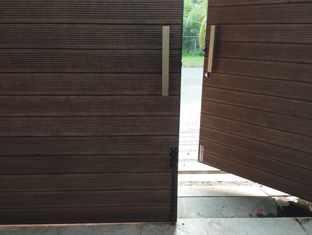 bao duong san tre ngoai troi bt q7 5 BẢO DƯỠNG CỔNG TRE BT Q7