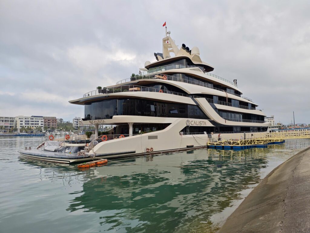 san tau calista yacht deck 7 DU THUYỀN 6 SAO CALISTA