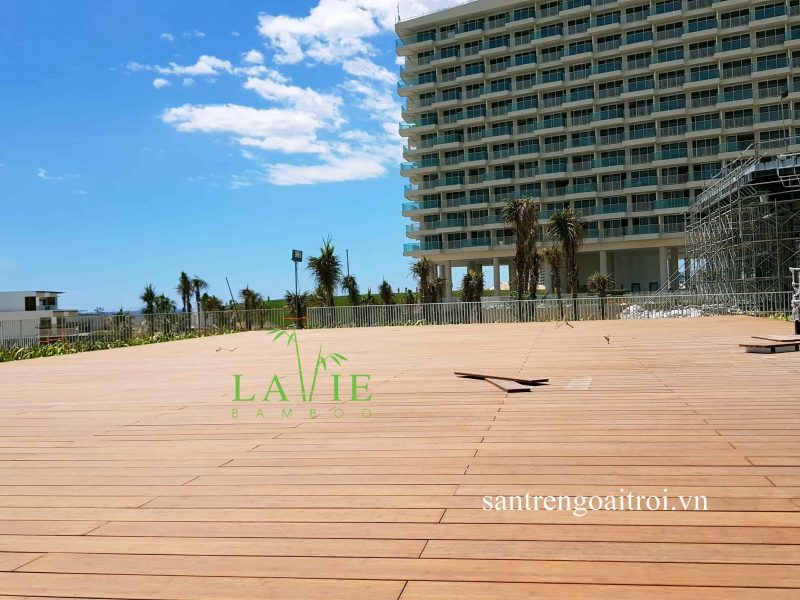 thi-cong-san-tre-ngoai-troi-alma-resort-lavie-bamboo-19